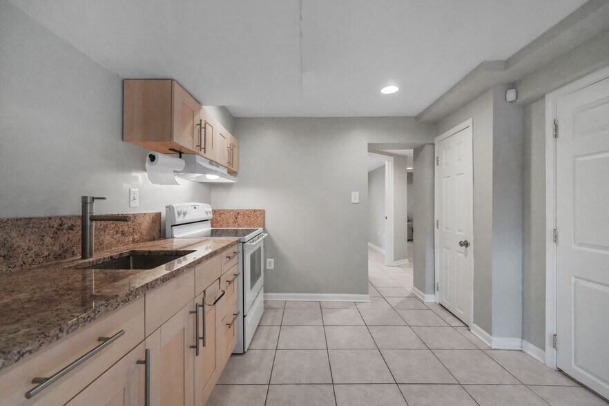 Building Photo - 318 Farragut St NW