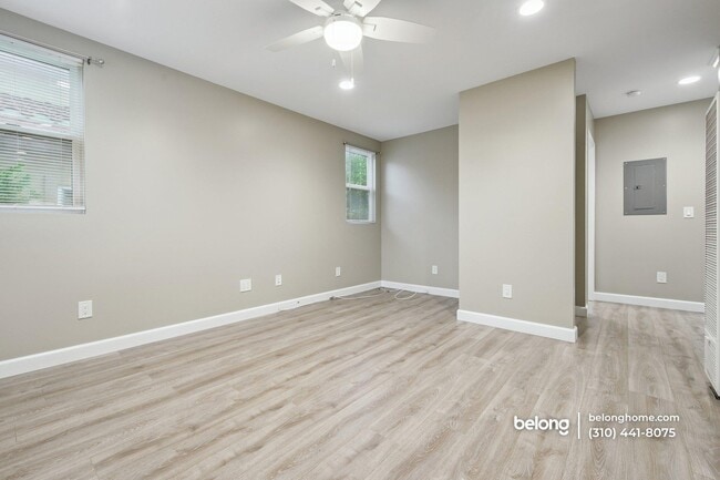 Building Photo - 747 W Oliver St