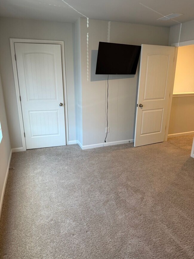 Building Photo - 3 BR/2BA | Newly Renovated Single Family Home | Covered Patio | In Columbia!