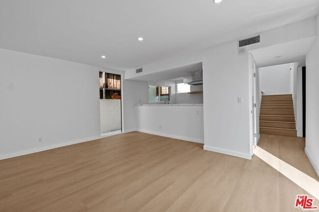 Building Photo - 9315 Lloydcrest Dr