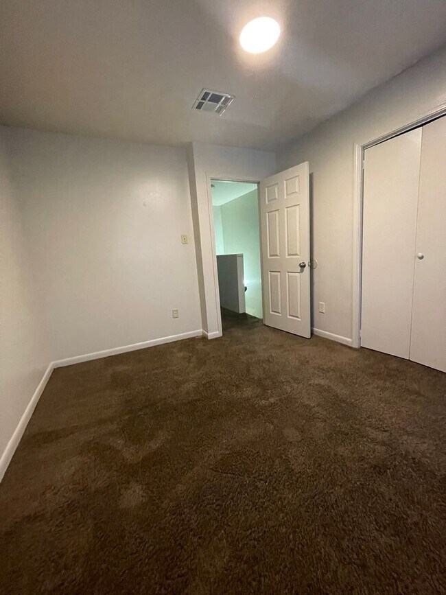 Building Photo - 306 Loire Ave