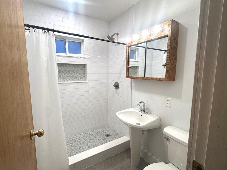 Building Photo - 18 Holyoke Rd