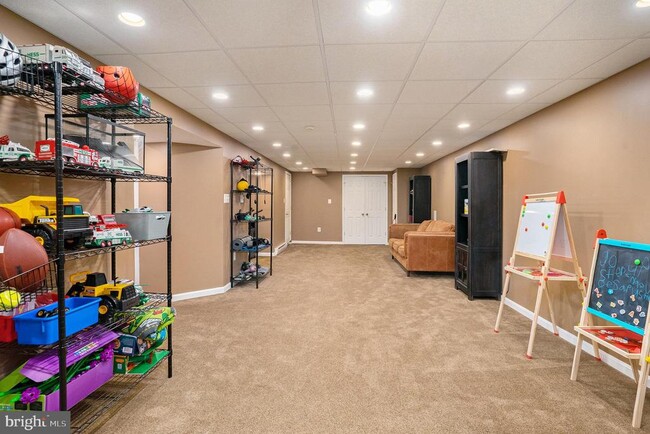Building Photo - 120 Medinah Dr