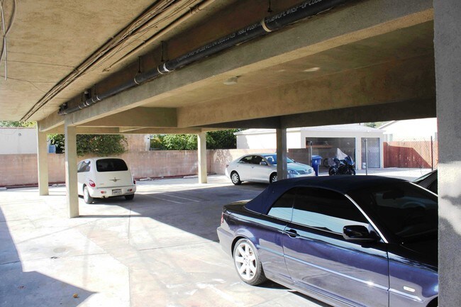 Building Photo - 1841 S Curson Ave