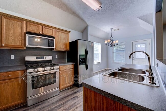 Building Photo - 6411 Silver Shade Dr