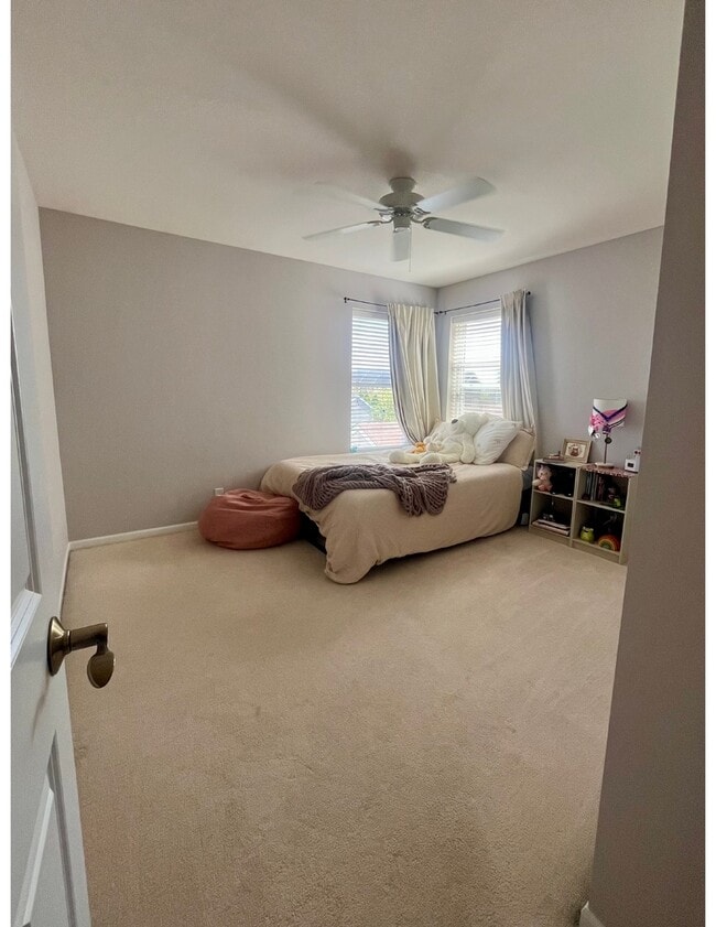 Building Photo - 0N425 Ford Dr