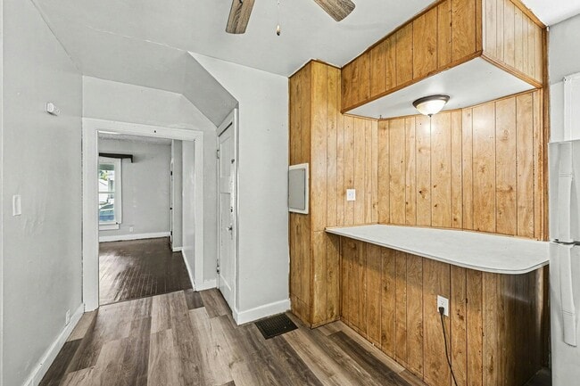 Building Photo - 427 Kolping Ave