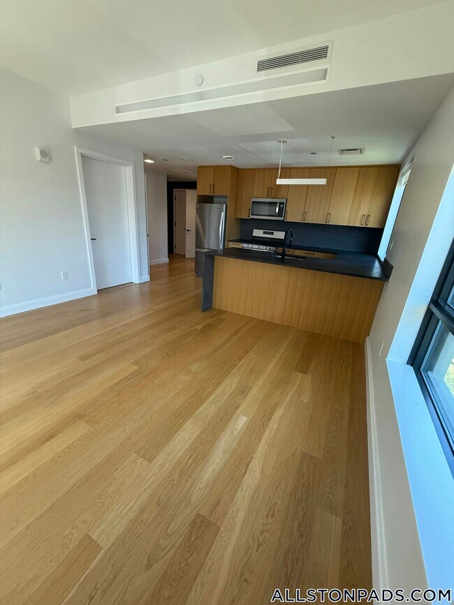 Building Photo - 83 Gardner St