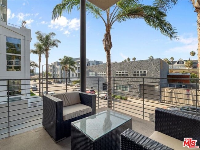 Building Photo - 13320 Beach Ave