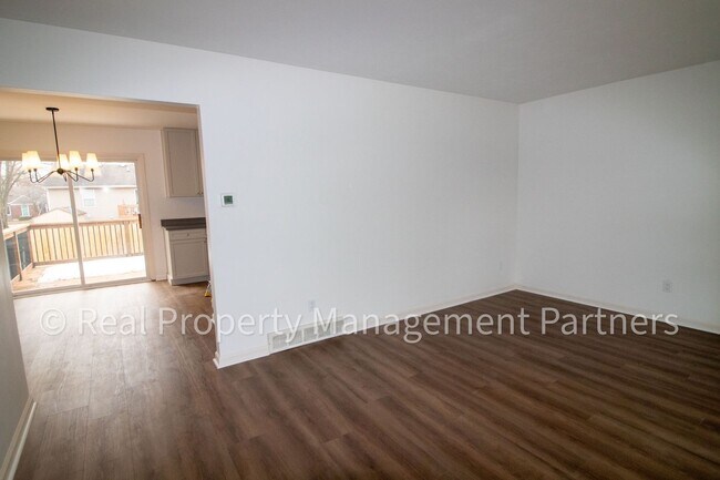 Building Photo - Fully Renovated 5 Bed, 2 Bath Home Near Breton Village