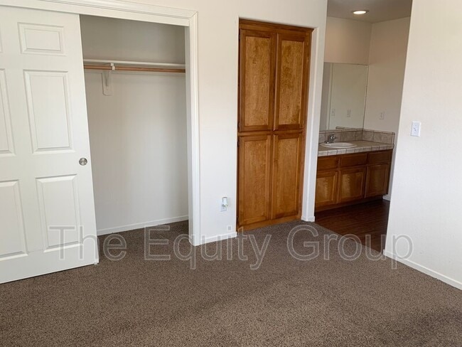 Building Photo - 2218 W Lark Ave