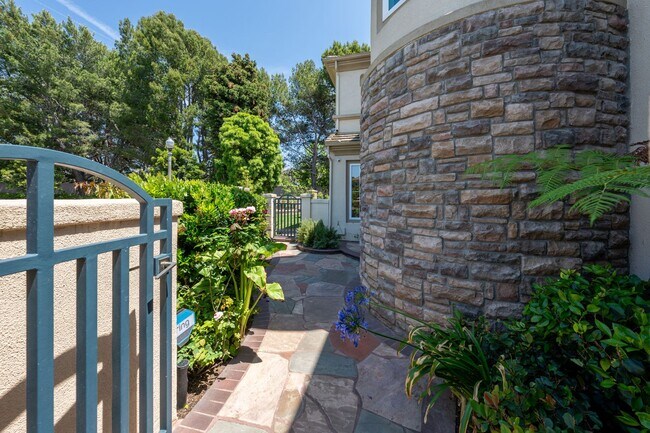 Building Photo - 1620 Arch Bay Dr