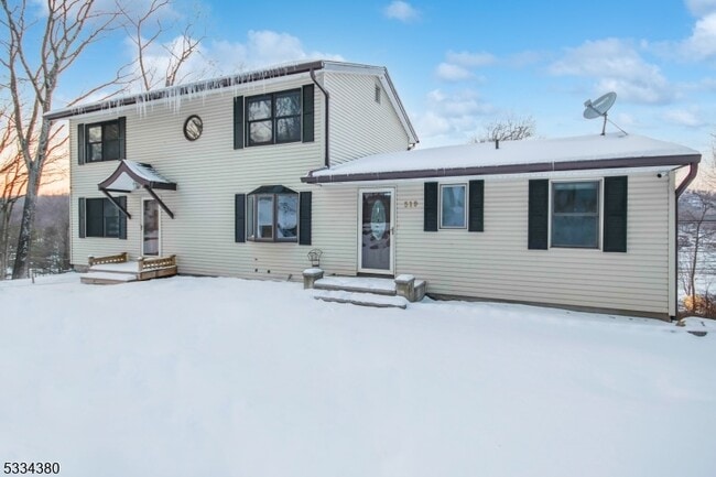 Building Photo - 519 E Shore Trail