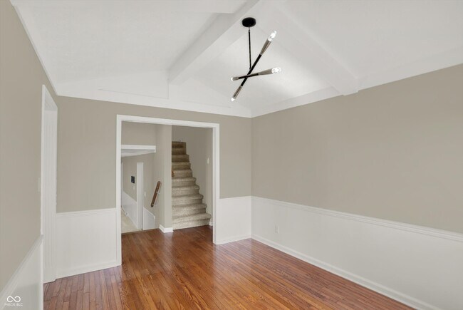 Building Photo - 3037 Golfview Dr