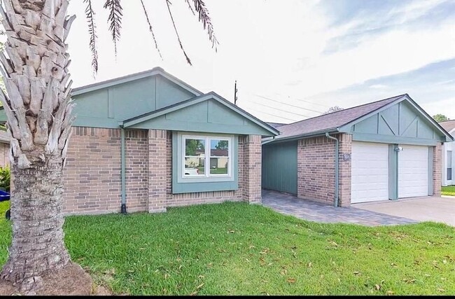 Building Photo - 2135 Collingsfield Dr