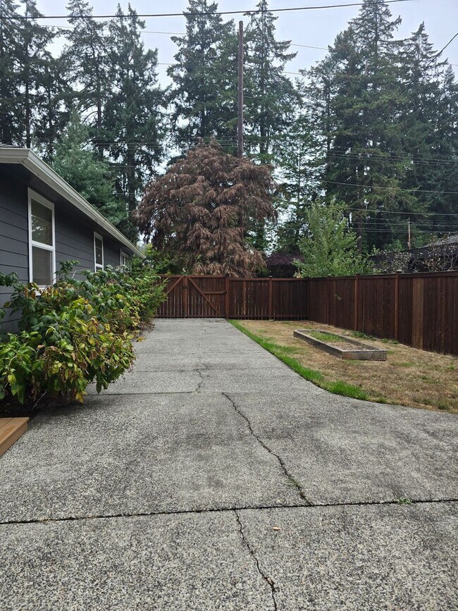 Building Photo - 12911 Gravelly Lake Dr SW