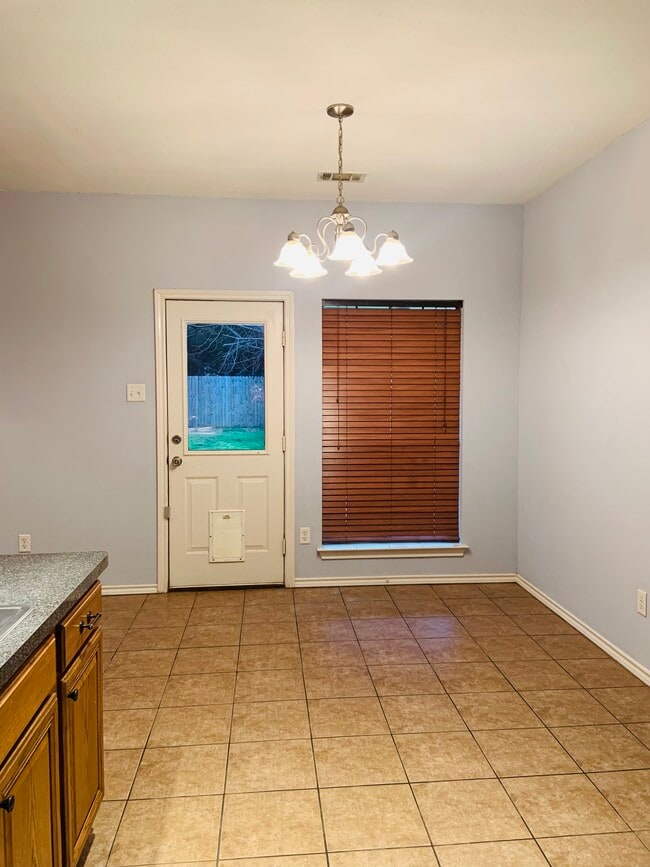 Building Photo - 1613 Makayla Ln