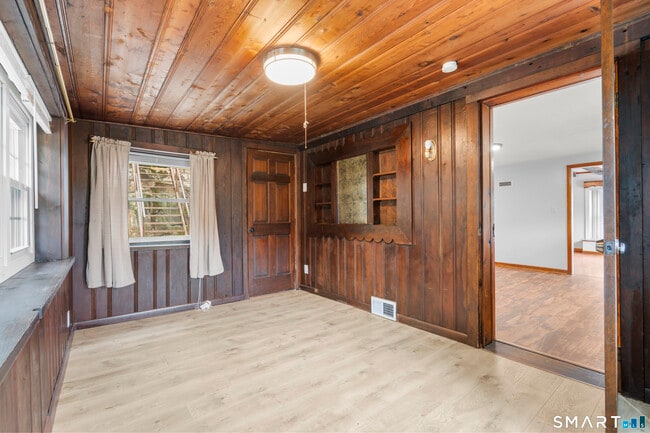 Building Photo - 399 Hawthorne Ave