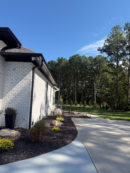 Primary Photo - 4423 Weddington Matthews Rd