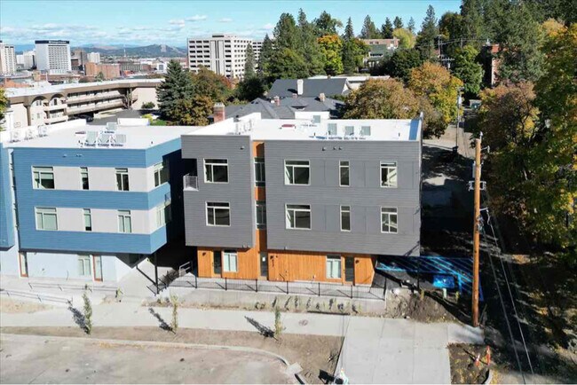 Building Photo - 617 S Adams St