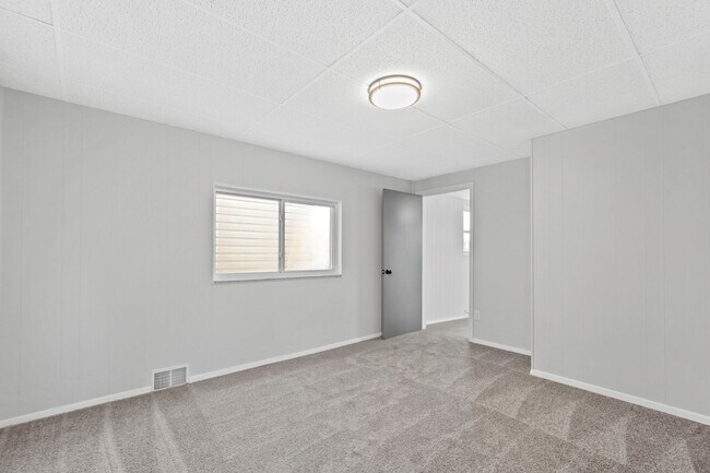 Building Photo - Stunning 3 bedroom home in Mt. Washington available August 1!