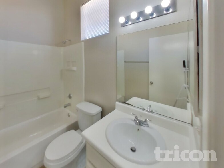 Building Photo - 2310 Superior Position St