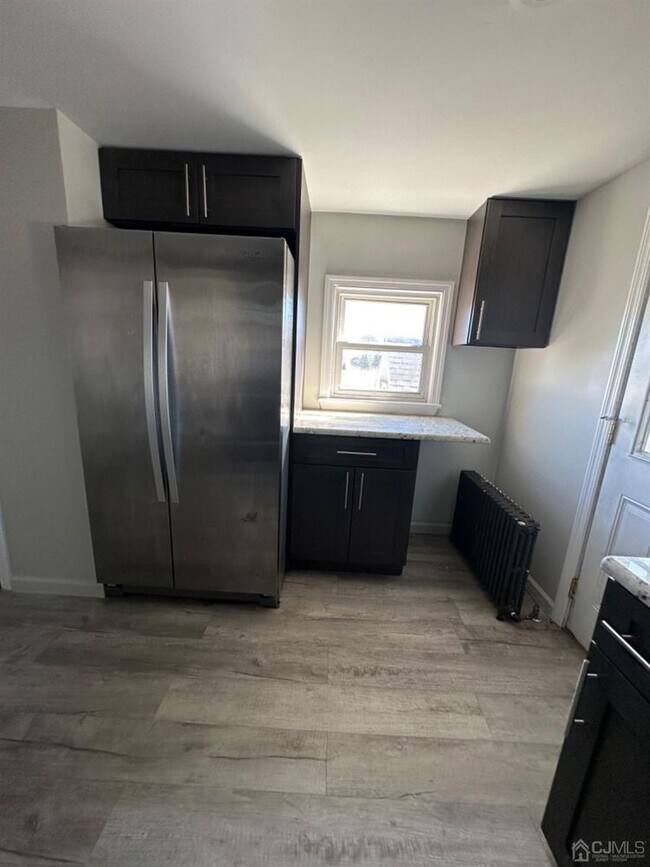 Building Photo - 35 Lavern St