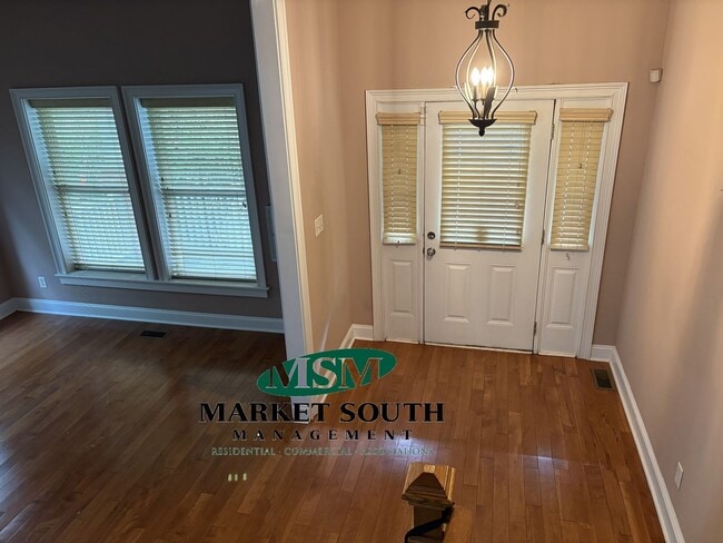 Building Photo - **REDUCED!!! Renovated Historic District!