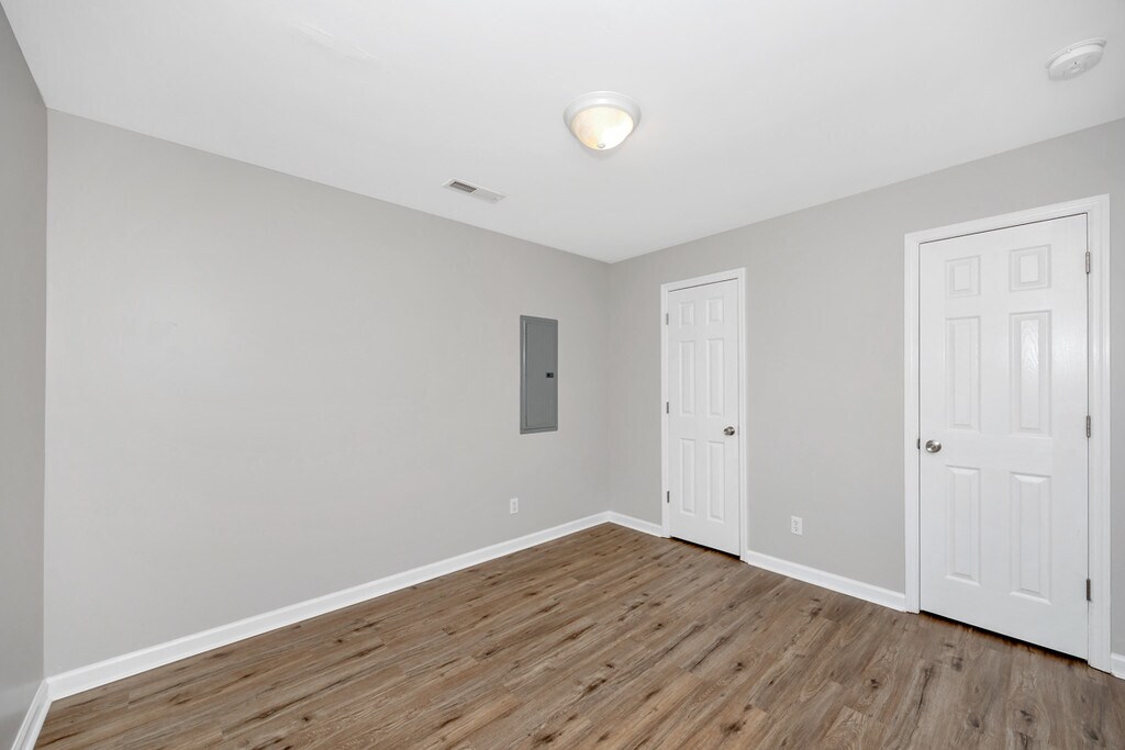 Building Photo - 800 Linwood Dr NW