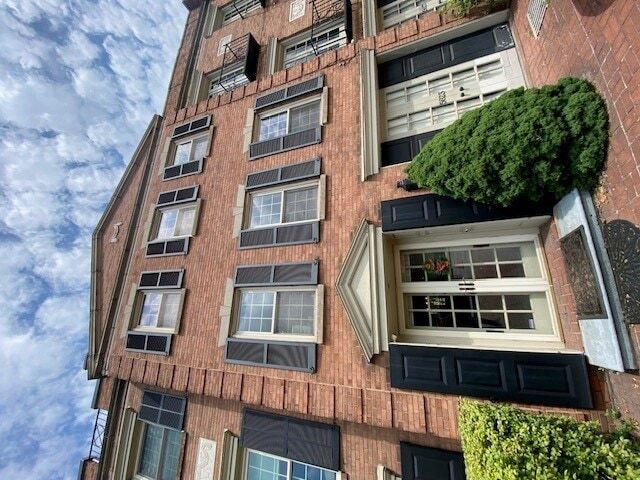 Building Photo - 5623 Fifth Ave