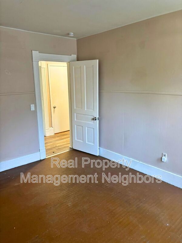Building Photo - 1717 Plainfield Ave NE