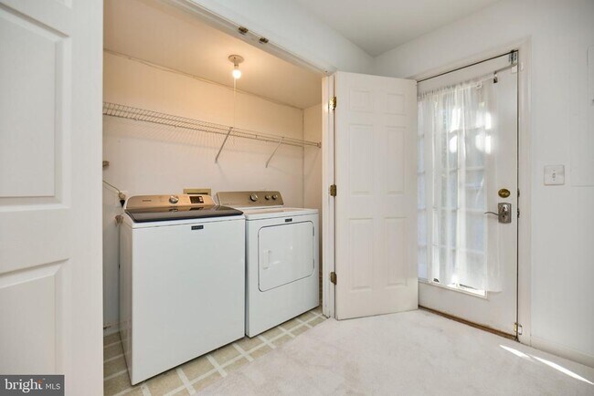 Building Photo - 11485 Carriage Gate Ct