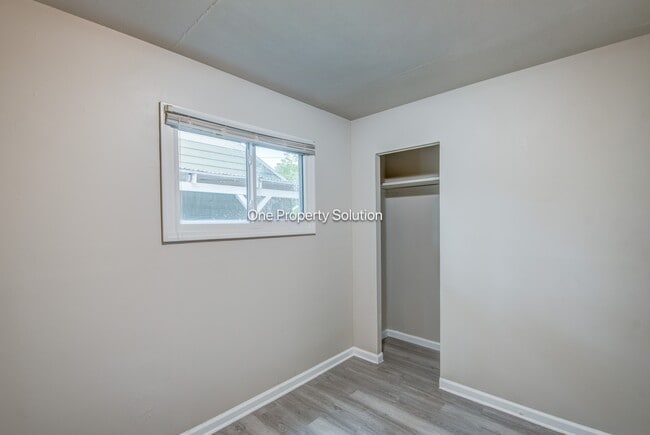 Building Photo - 3765 Liverpool Rd