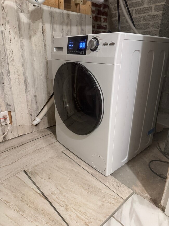 Building Photo - 1304 2nd Rd