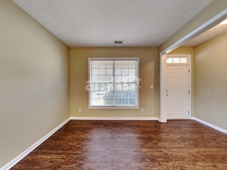 Building Photo - 7071 Hillcrest Chase Ln