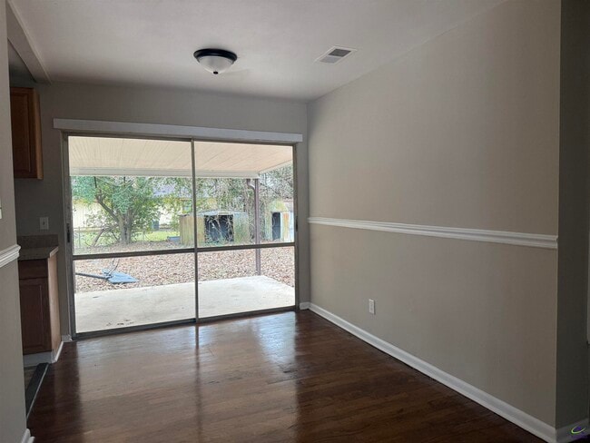 Building Photo - 417 Willow Ave