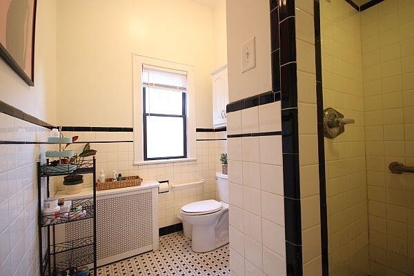 Building Photo - 164 5th St
