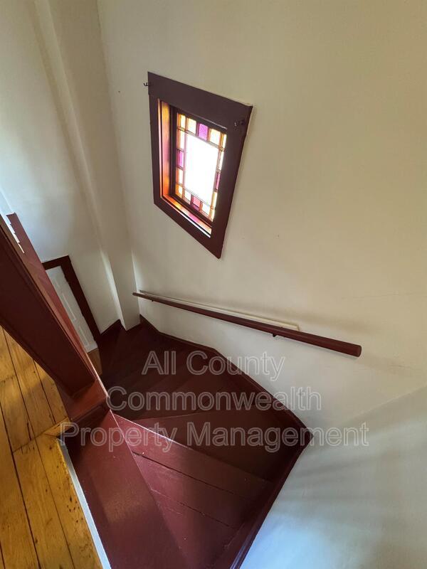 Building Photo - 49 Hoppin Hill Ave