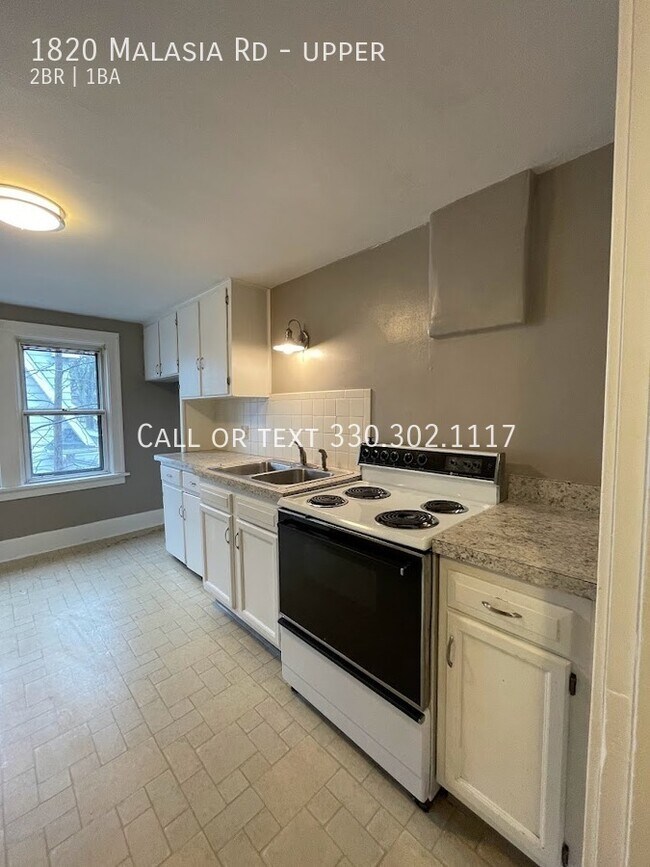 Building Photo - Two bedroom one bathroom upper level apart...