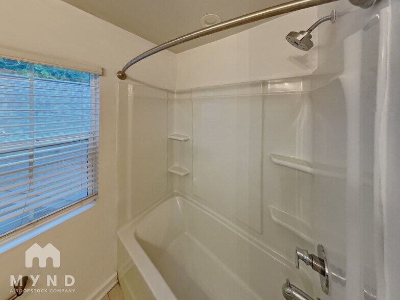 Building Photo - 3944 Cushman St