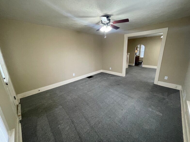 Building Photo - 633 S 16th St