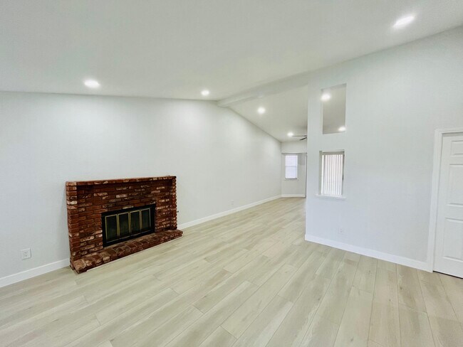 Building Photo - 1532 Michelle Ave