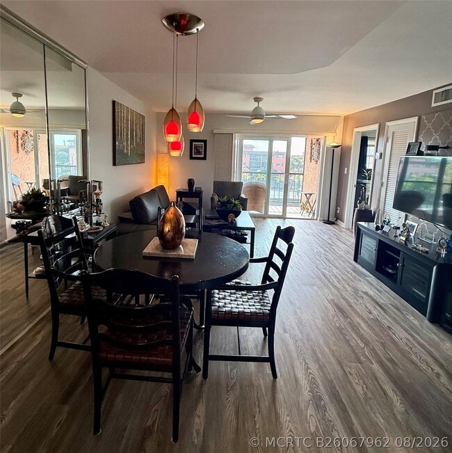 Building Photo - 610 Tennis Club Dr