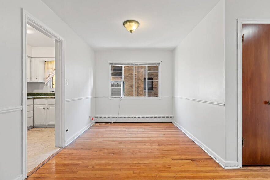 Building Photo - 1539 Monroe Ave