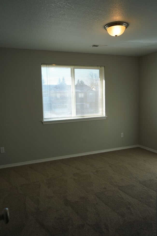 Building Photo - 10513 NE 63rd St