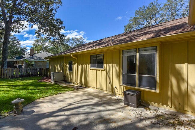 Building Photo - 40 River Ridge Trail