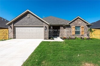 Building Photo - 520 Aster St