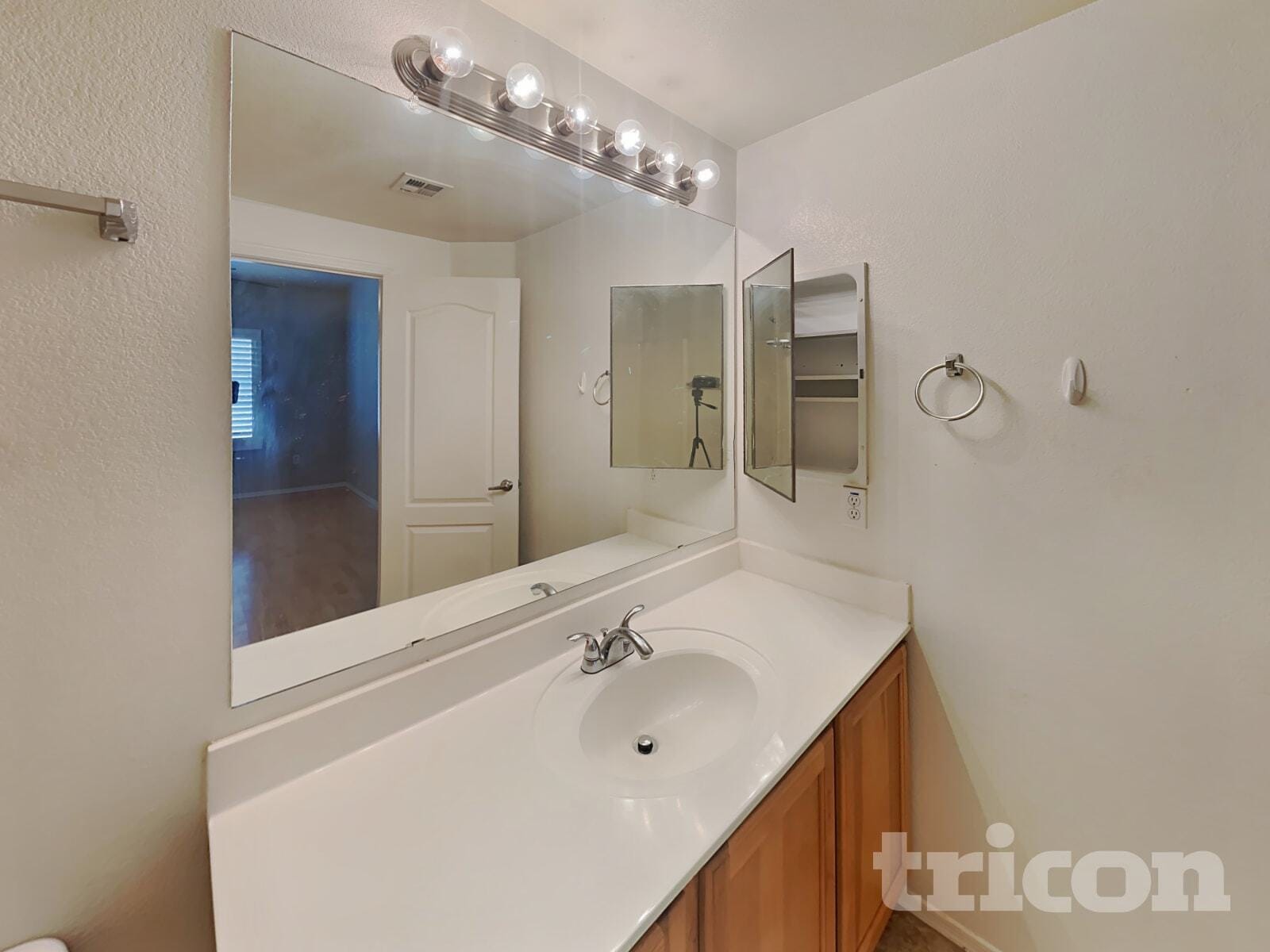 Building Photo - 16825 N 14th St