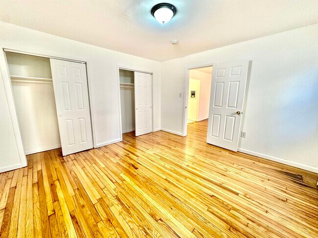 Building Photo - 31-33-33 Tillinghast St