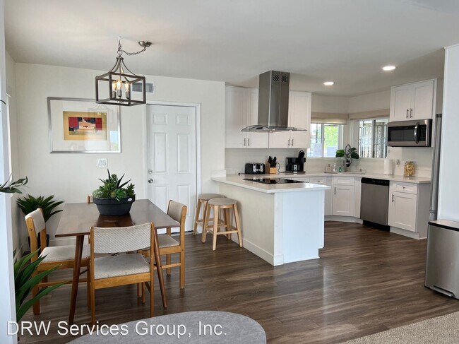 Building Photo - 3 br, 2 bath House - 6047 Soledad Mountain...